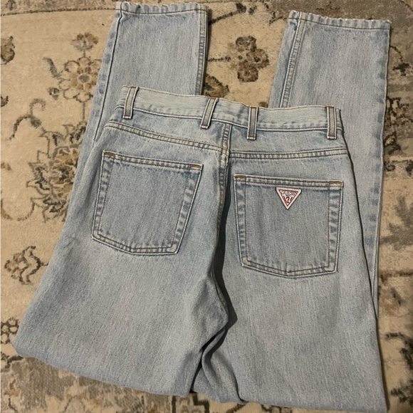Women’s light wash Guess straight leg jeans size 26 - Picture 2 of 4